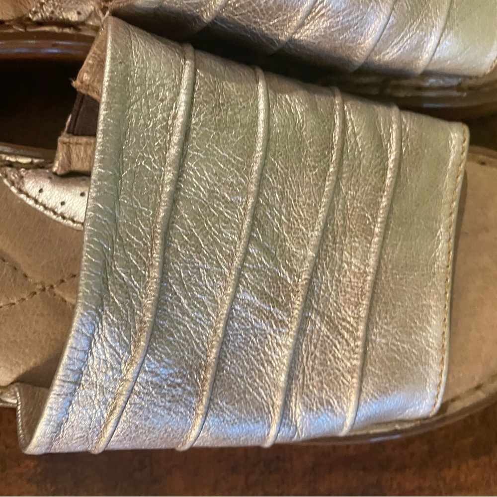 Born Women’s Leather Slide Sandals Size 10 Metallic Silver Comfort Slip-On Shoes - Picture 6 of 8